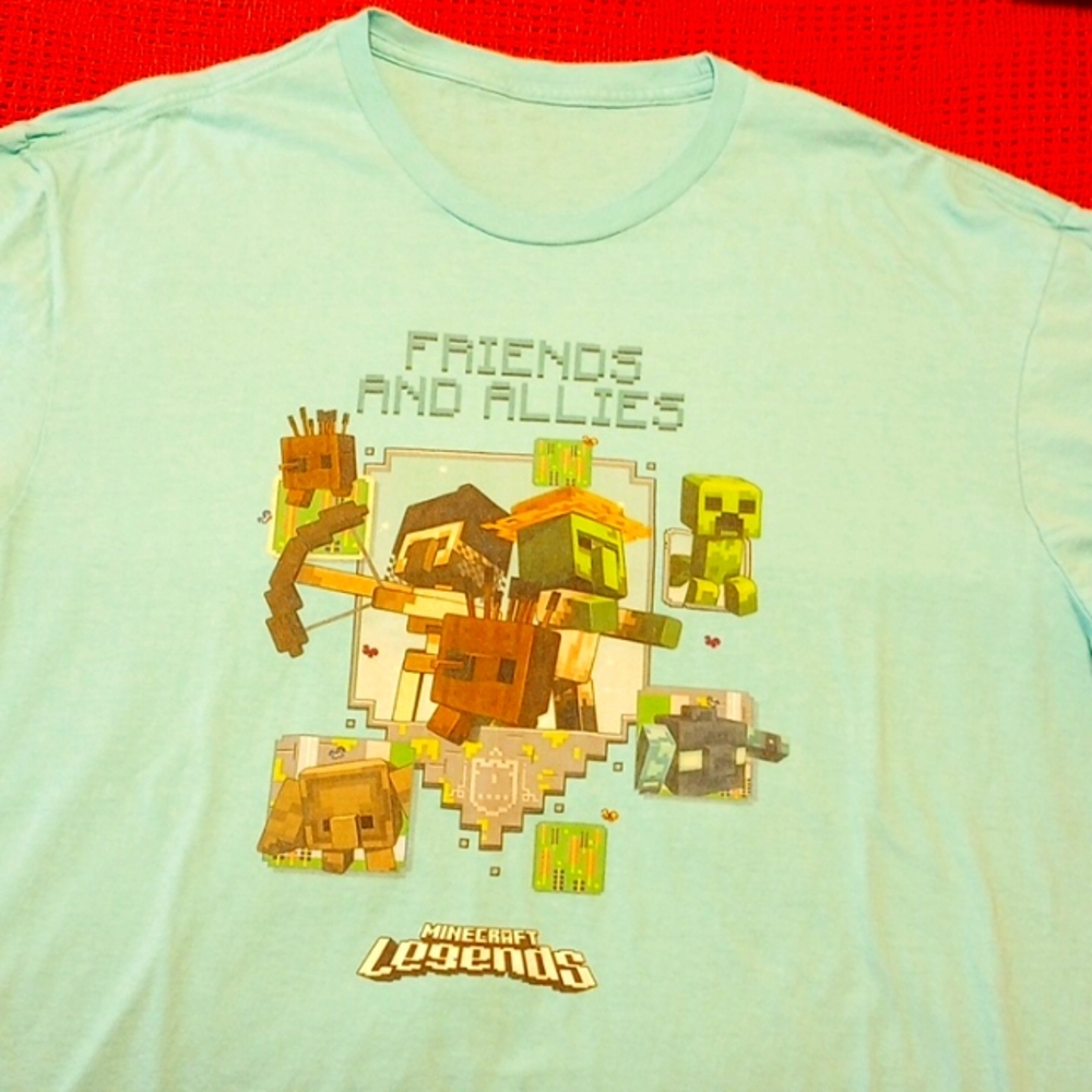 Men's XL Minecraft Legends T-shirt